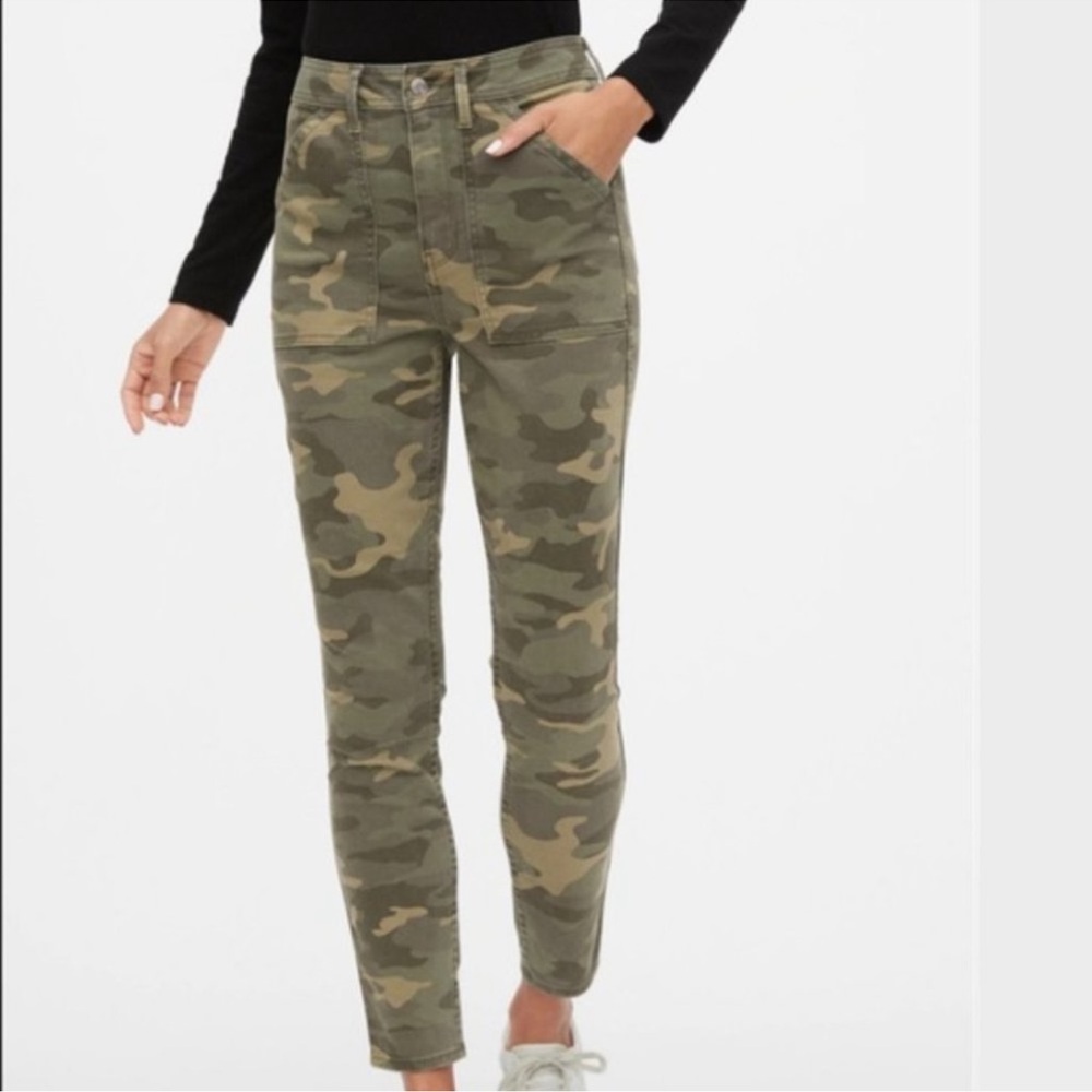 GAP Women's Camouflage Ankle Pants in Olive Camo